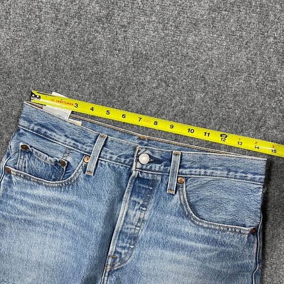 Levis 501 Light Wash Denim Cut Off Frayed Hem Shorts Womens Size 27 0925 - Picture 8 of 11